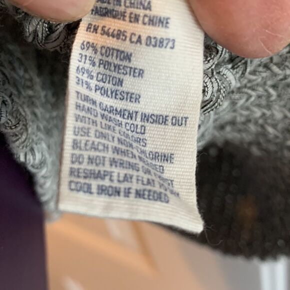 American Eagle size medium pullover sweater. Very stretchy - Picture 4 of 6